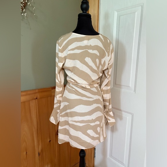H&M Tan and White Wrap Dress size Small Zebra Print - Picture 3 of 5